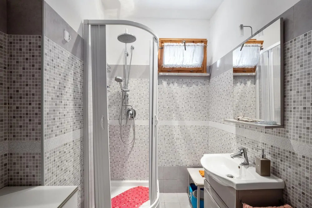 House With 3 Bedrooms in Sabaudia, With Wonderful Lake View and Enclosed Garden Near the Beach