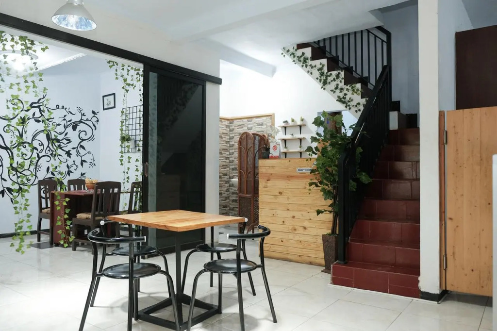 Oyo 1380 Velodrome Family House