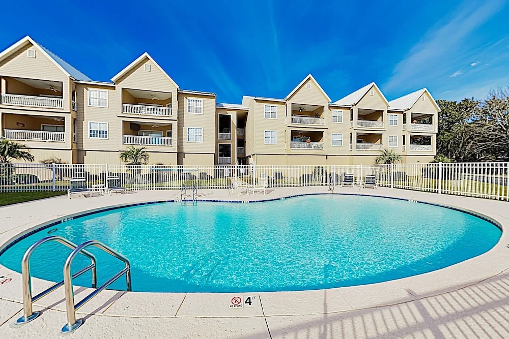 Walker Key Getaway W/ Pools, Marina & Boat Slip 3 Bedroom Condo