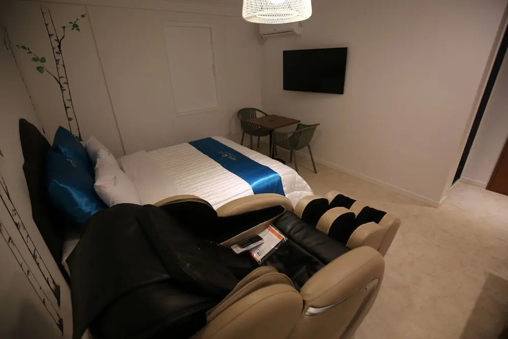 Hotel Nine