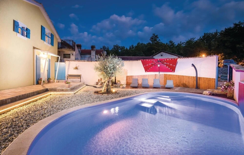 Stunning Home in Jurdani With Wifi and 2 Bedrooms