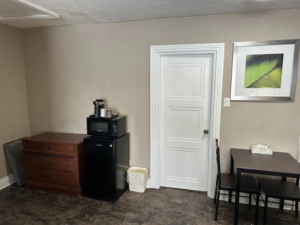 Champlain Motor Inn
