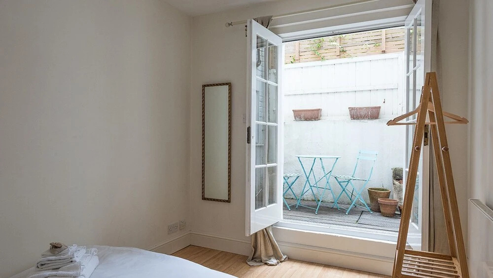 Cosy 2BR Fulham Apartment With Terrace!