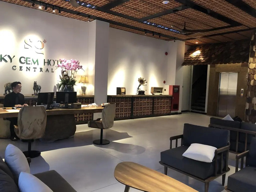 Sky Gem Central Hotel