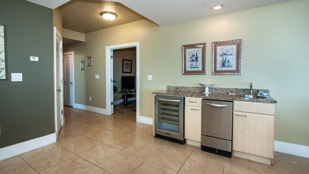 Four Bedroom Condo With Wraparound Balcony - Unit Crc0510