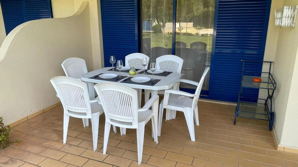 Superb Apartment with patio and pool view - BM