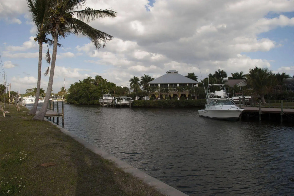 Tahitian Inn