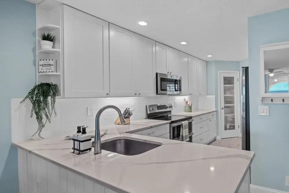 Lovely Ocean-view Condo With Pools, hot Tubs, Private W/d, & Central AC