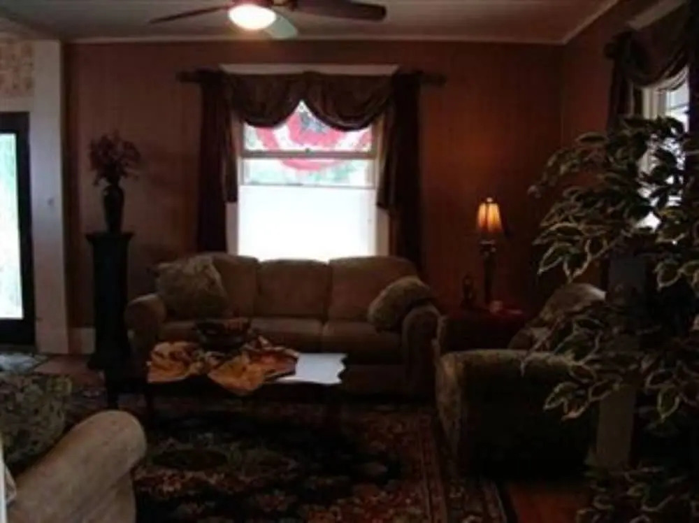 Vintage Charm Bed and Breakfast Hotel