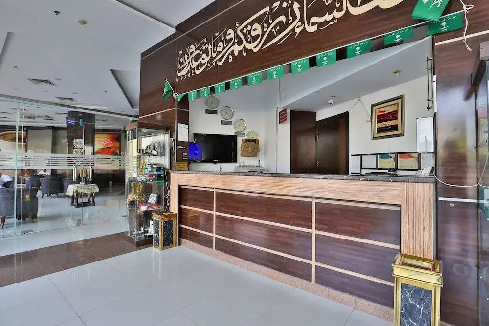 OYO 230 Al Toot Palace Al Murabaa