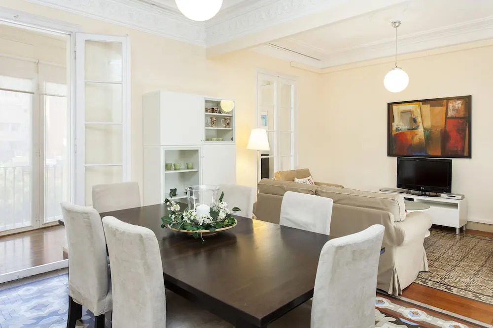 1402 - Elegant City Centre Apartment
