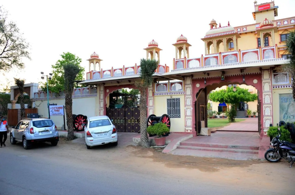 Mahal Rajwada Resort