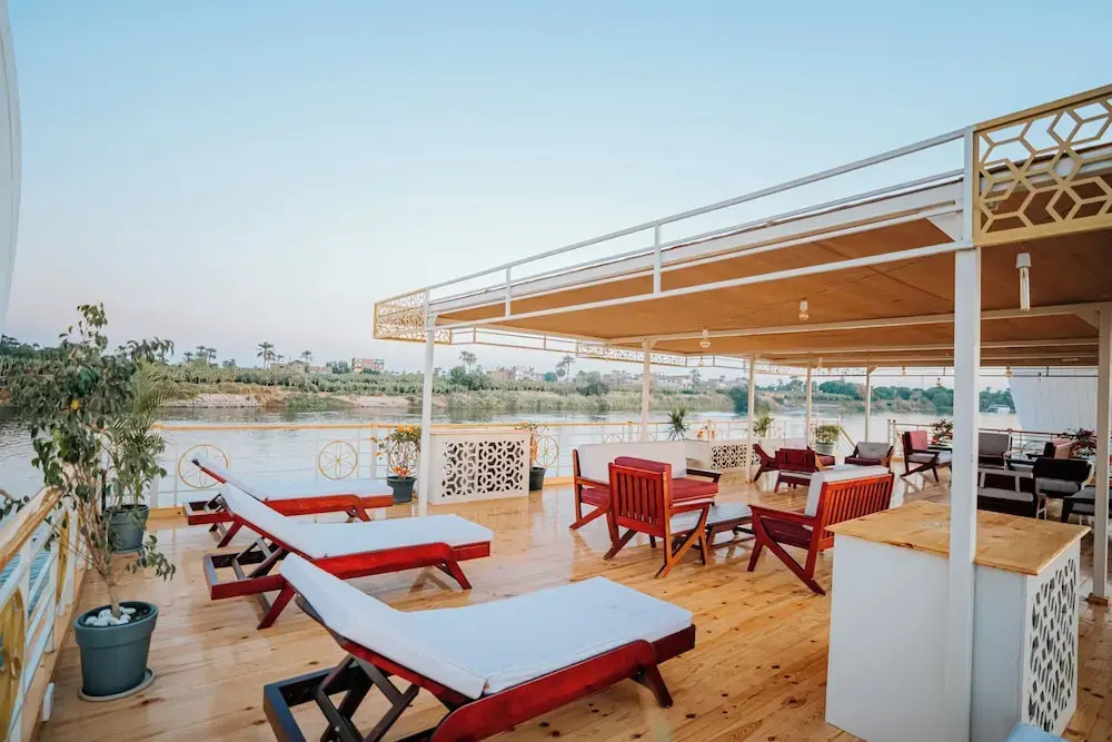 Azhar Dahabiya luxury suites