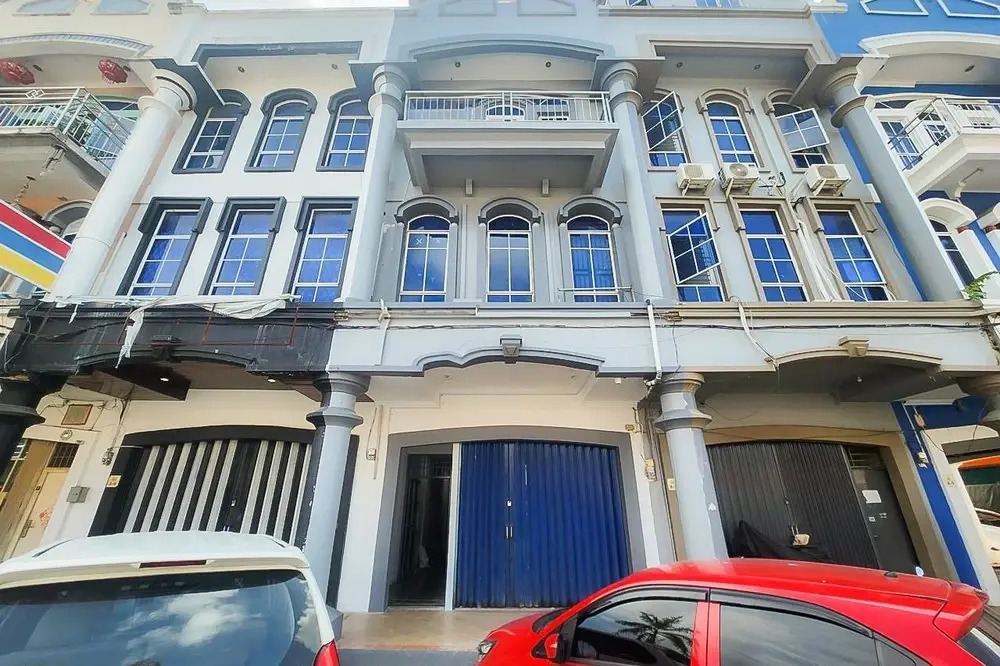 Urbanview Hotel near DC Mall Crown Homestay Batam