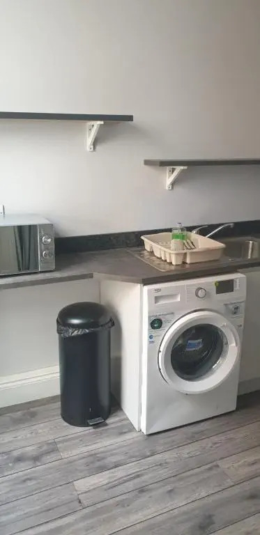 Modern 2 bed apartment with parking