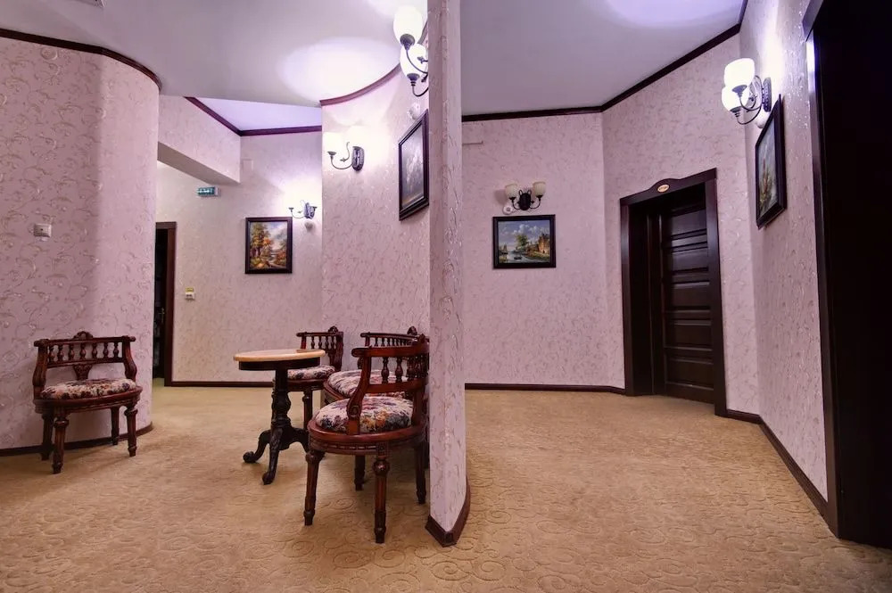 Hotel Carol