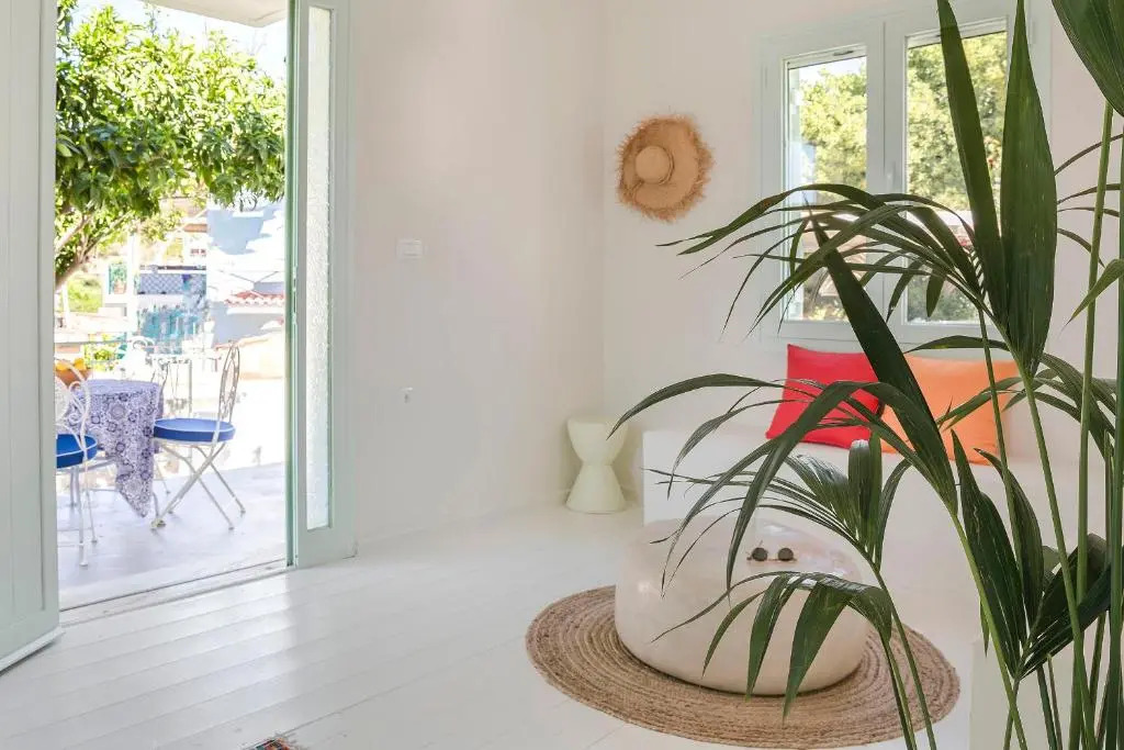 Bohemian Nest - Cheerful 2-Bedroom Villa with pool
