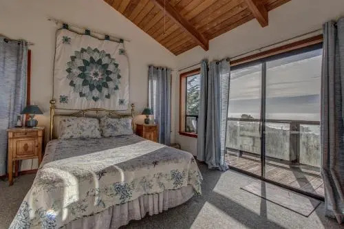 Ocean view home with Fireplace Hot Tub Deck