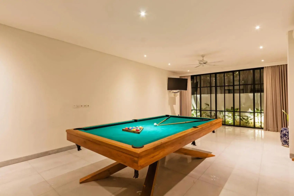 Heritage Villa, Ultimate 6 bed, 20 meter pool 700 metre from beach