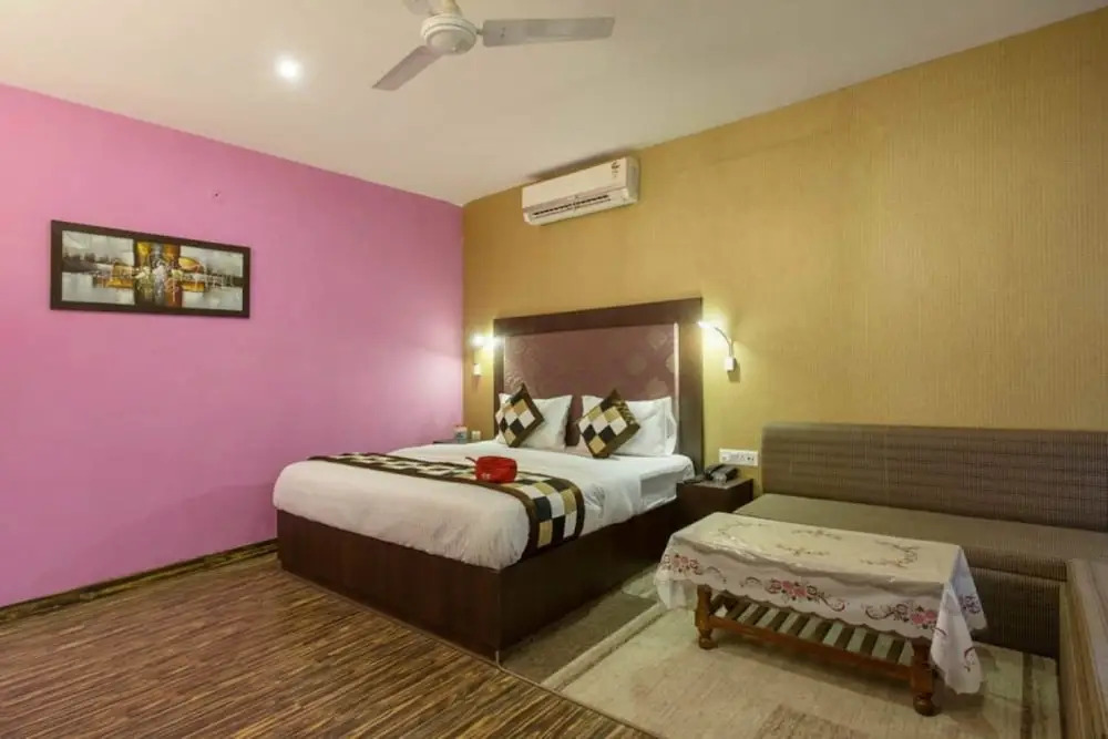 Hotel Meenakshi Palace