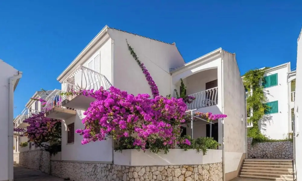 Lavica Bellevue apartments & studios