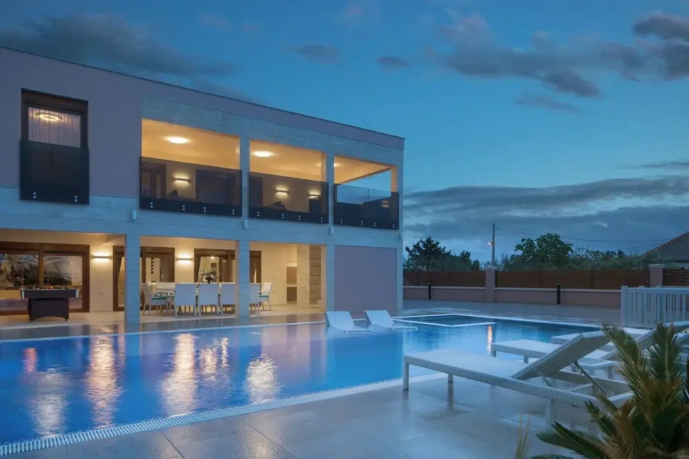 Malibu Eclipse - Luxury villa with pool & spa