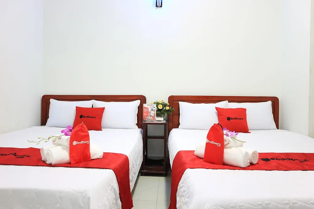 RedDoorz near Bai Sau 3