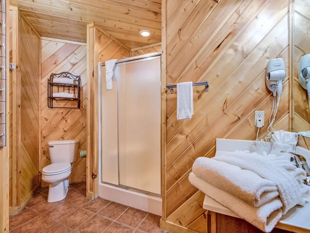 Irish Blessings 1 Bedroom Home with Hot Tub