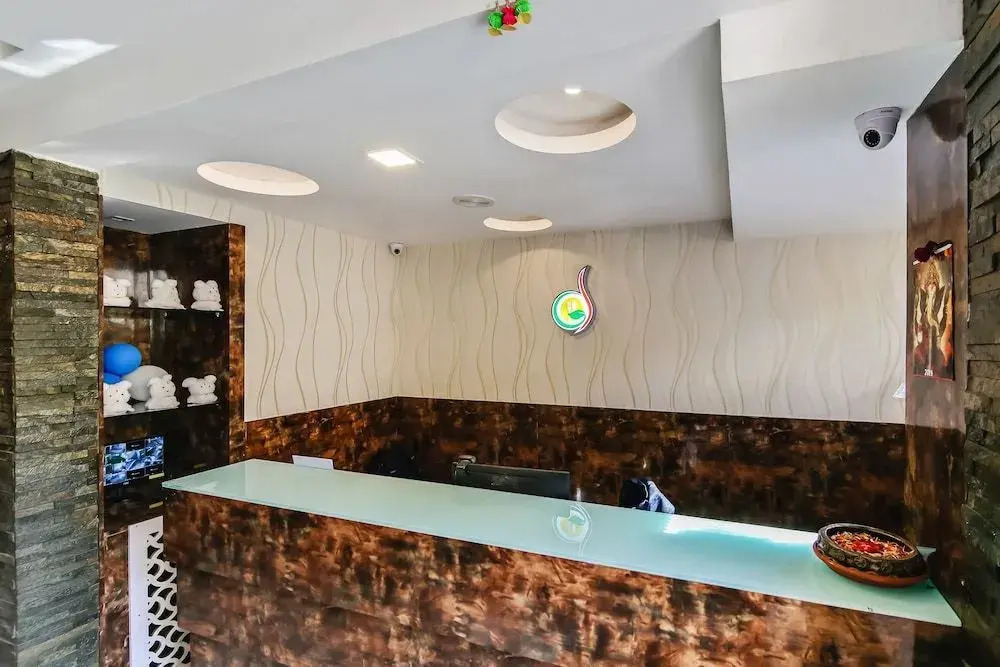 Oyo 30525 Dwarka Grand
