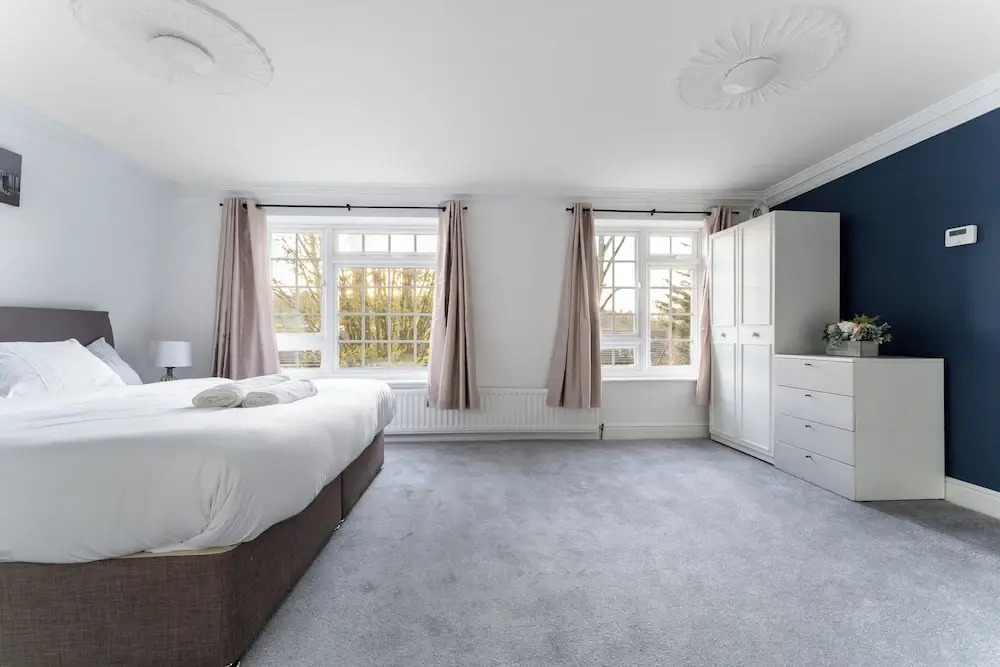 4-bed Home in Purley Near Gatwick Airport London