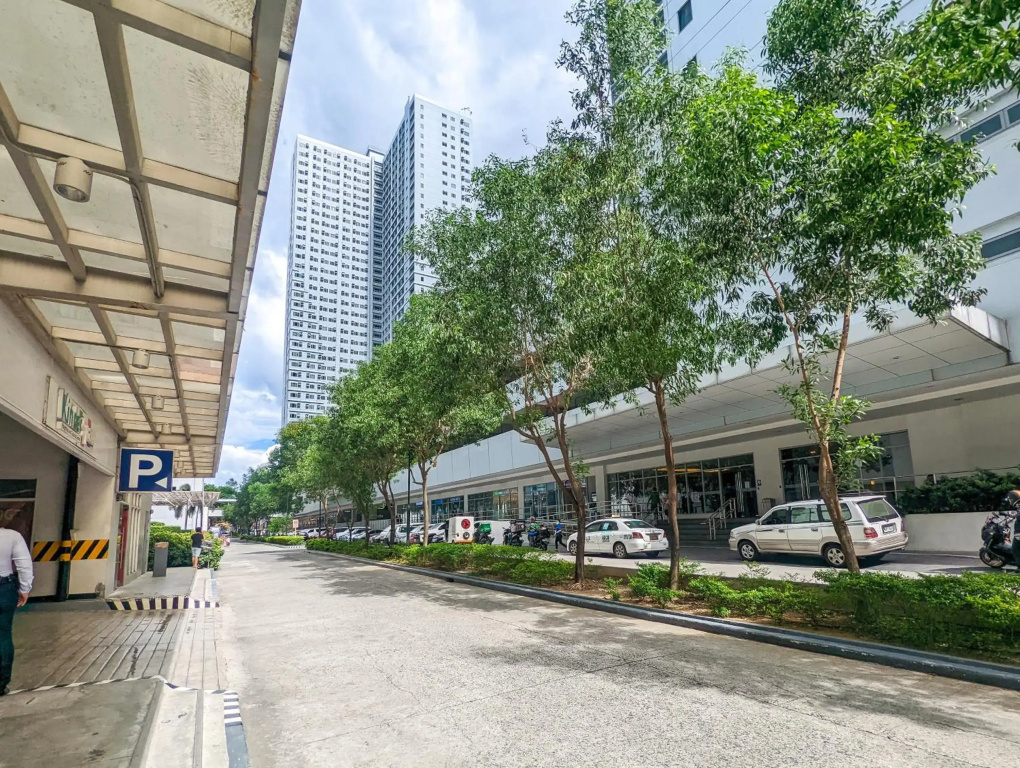 2-Bedroom QC SM North EDSA Condo Pool