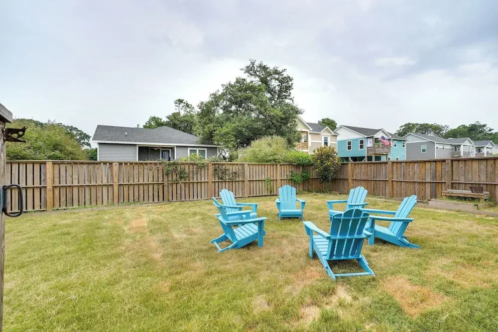 Kill Devil Hills Retreat w/ Gas Grill & Deck!
