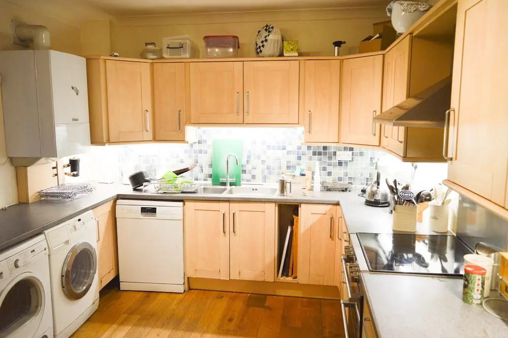 3 Bedroom House With Free Parking
