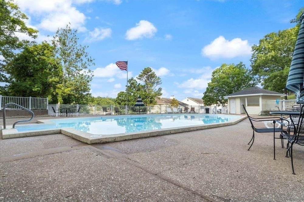 Beach Area, 2 Pools, Pet-friendly Condo at 20.5mm
