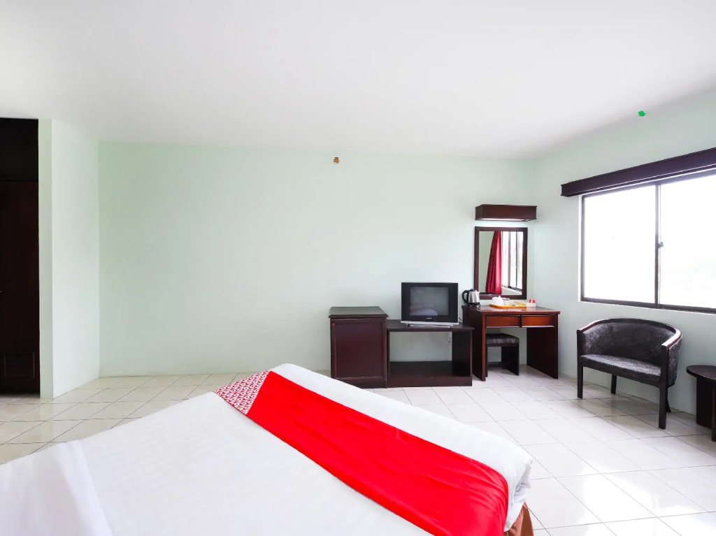 OYO 43955 N9 Business Hotel