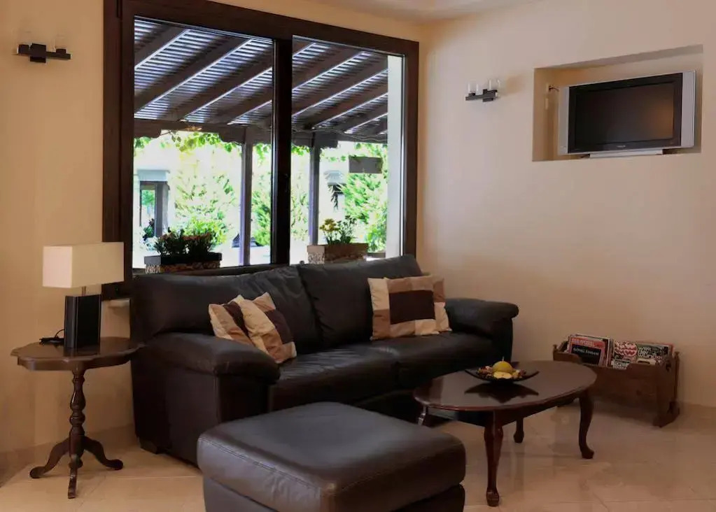 Nepheli Apartments and Studios
