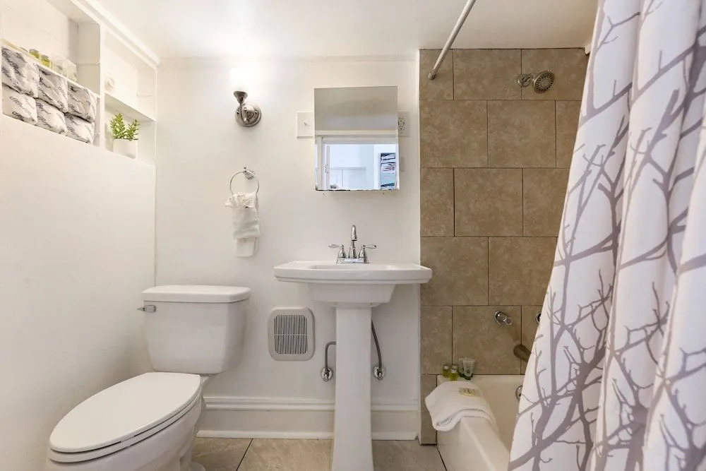 Uptown Spacious 4BD w Historic Charm