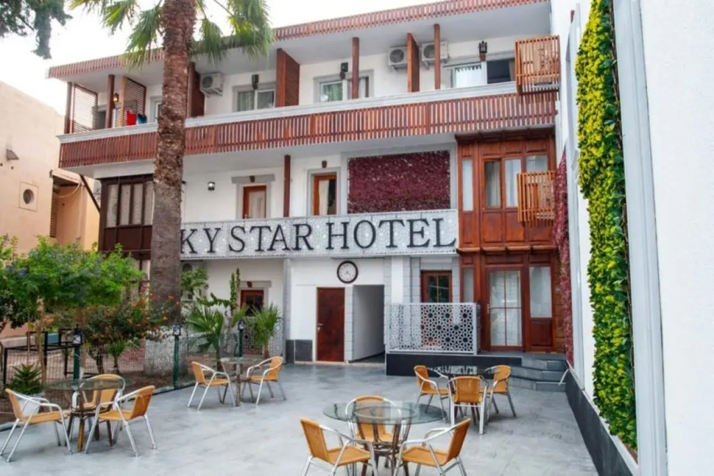 Sky Star Hotel - Bed & Breakfast
