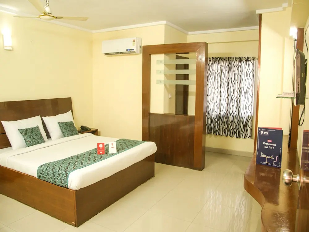 OYO 7666 Hotel SilverLine