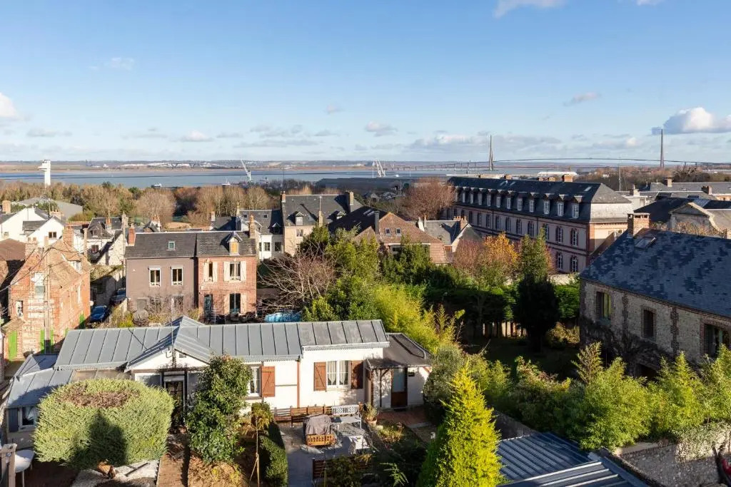 La-Haut - 3 Panorama of the Estuary - City Center