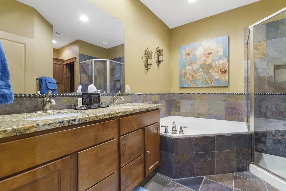 Taneycomo Retreat - Lakefront Condo