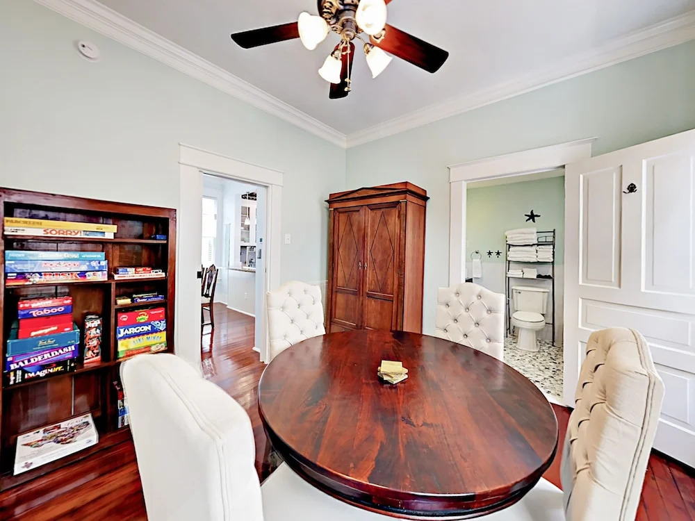 3226 Avenue P Home 3 Bedrooms 3.5 Bathrooms Home