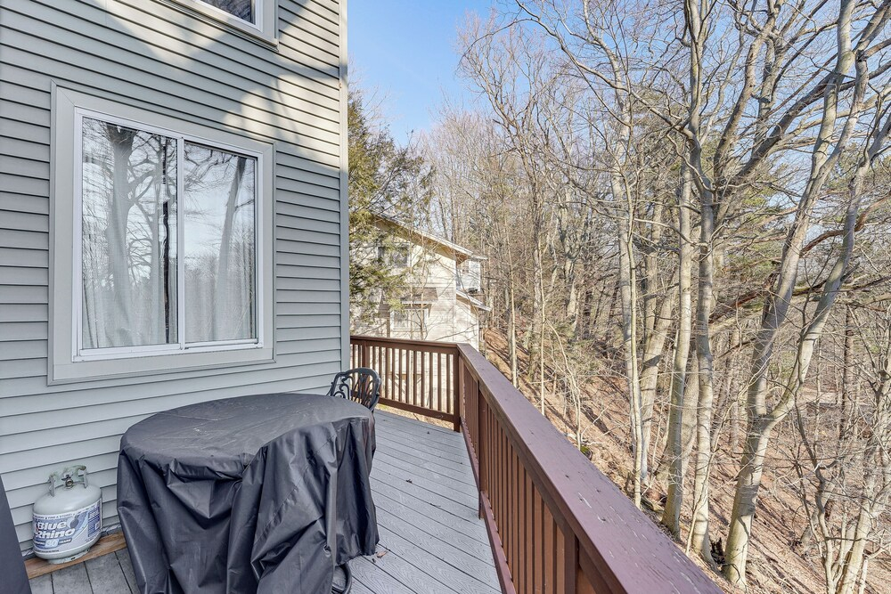 Walk to Beach! Serene Lake Michigan Home w/ Deck