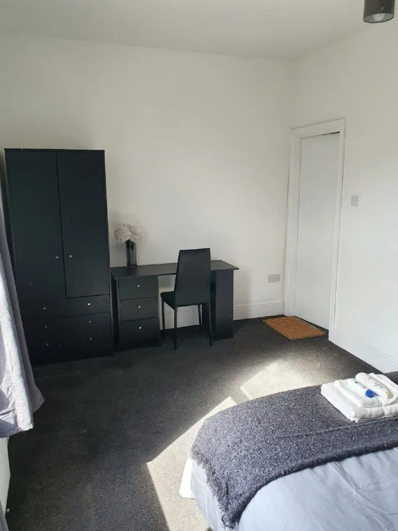 Modern 4 Bedroom House Near City Center