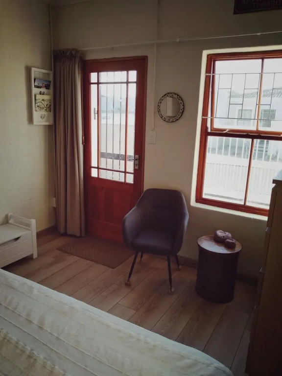 Luxury BB Double Bedroom With Private Entrance and Bathroom in Capetown