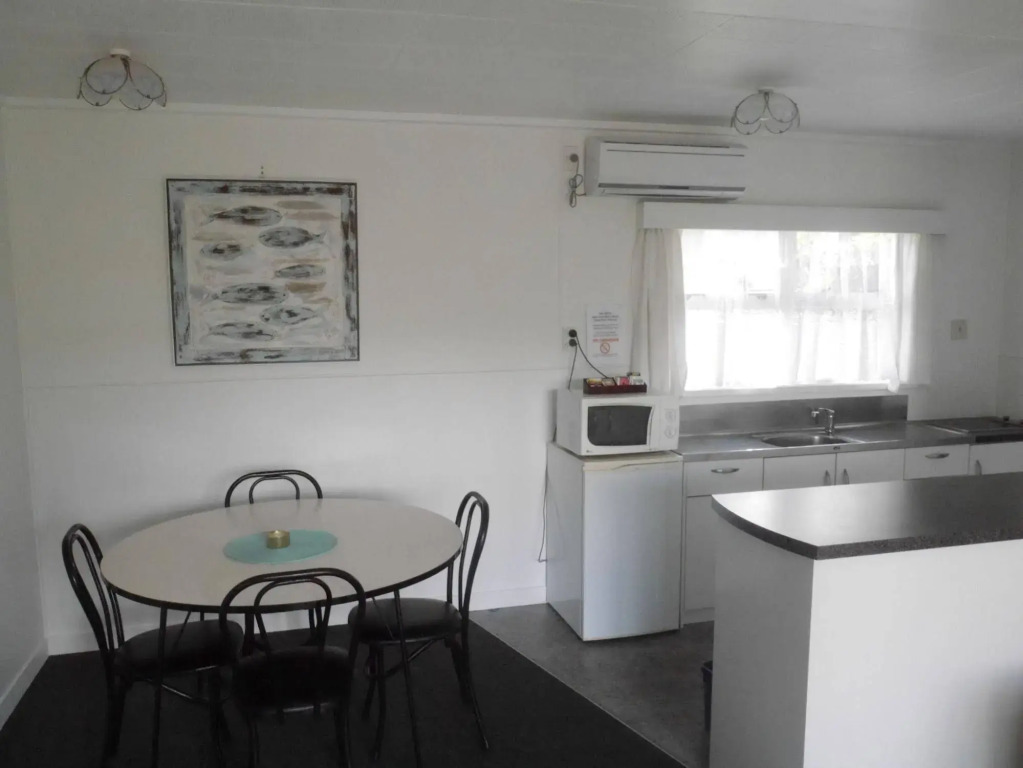 Raglan Palm Beach Motel