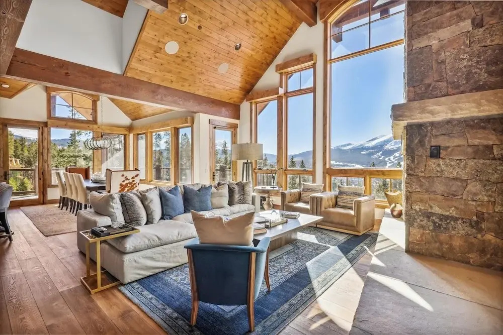 Northwoods 5 Bedroom Home by RedAwning