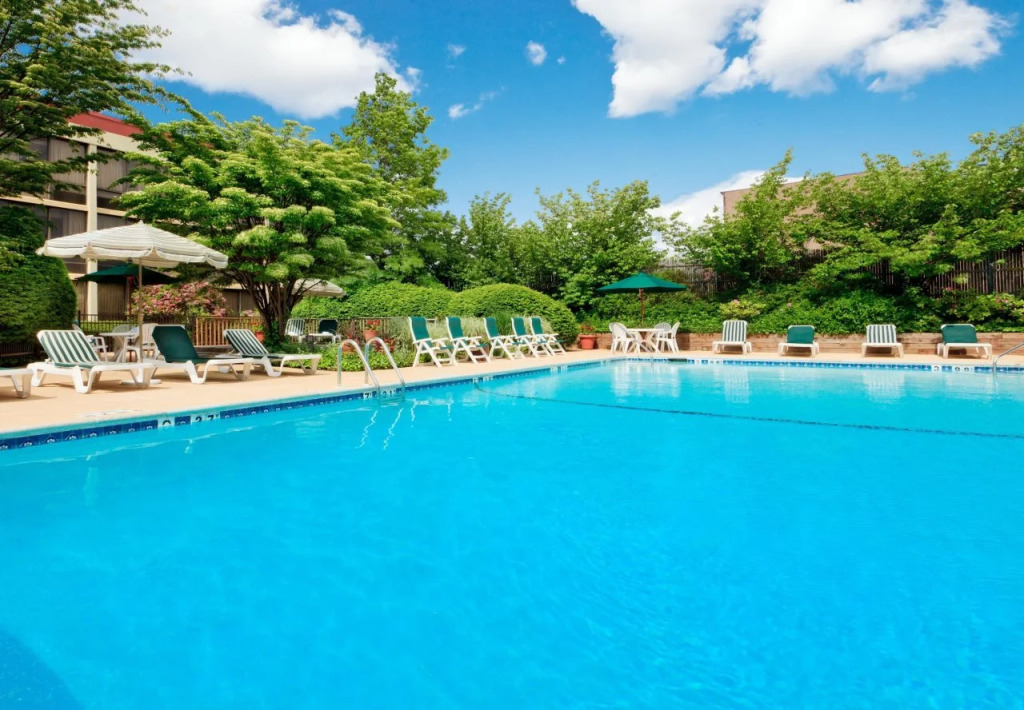 Holiday Inn Westbury-Long Island by IHG