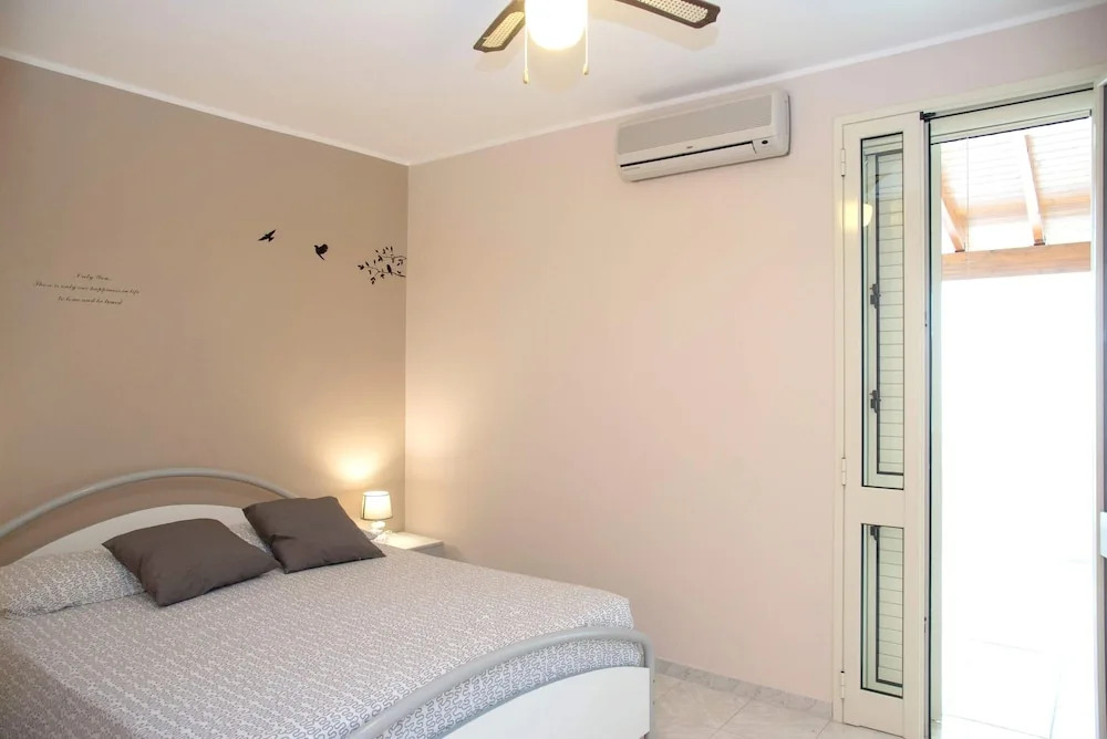 Apartment With one Bedroom in Torre Dell'orso, With Furnished Balcony