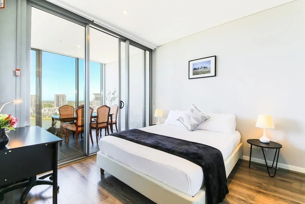 Scenic Waterfront Apartment Wentworth Point